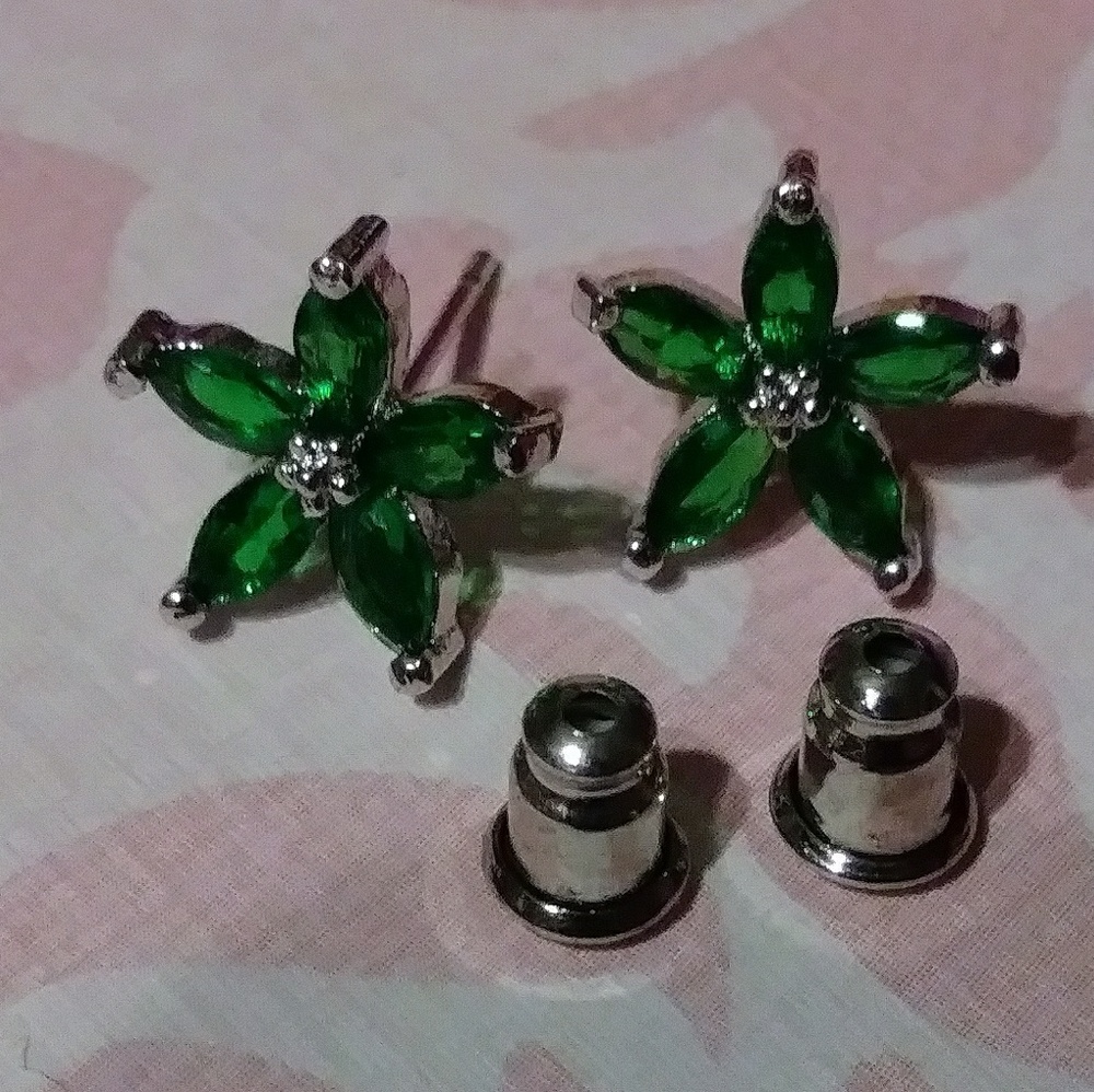 Green flower studs